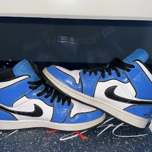 Jordan 1 - Använder ej dessa pågrund av stil-byte. Nytt pris 2,5