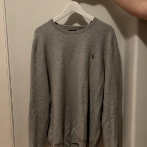 Ralph Lauren tröja - Ralph lauren tröja som också är i superskick. Köpt nyligen men har växt ur den. Passar även Xl.