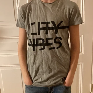 City vibes - Små defekter men lite vintage🔥skön och stilig🔥