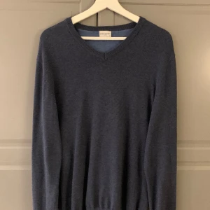 John hendric  - Ass fet v ringad tröja från John hendric i nyskick 