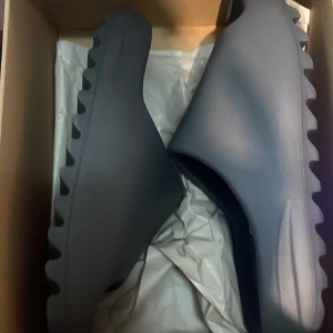 Yeezy slides  - Yeezy slides