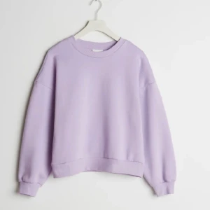 Sweatshirt från gina - Säljer denna supermysiga och snygga tröjan från gina tricot😍