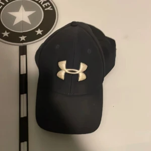 Gant Keps, Under armour keps, Dickies keps - Skriv vid funderingar, ställ gärna frågor och skriv om ni vill ha fler bilder🤩