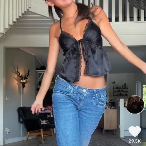 topp - Jätte söt topp liknande som första bilden, har en i både brun och vit. 100 styck och båda för 180. Dom är i helt nyskick och aldrig använda❤️