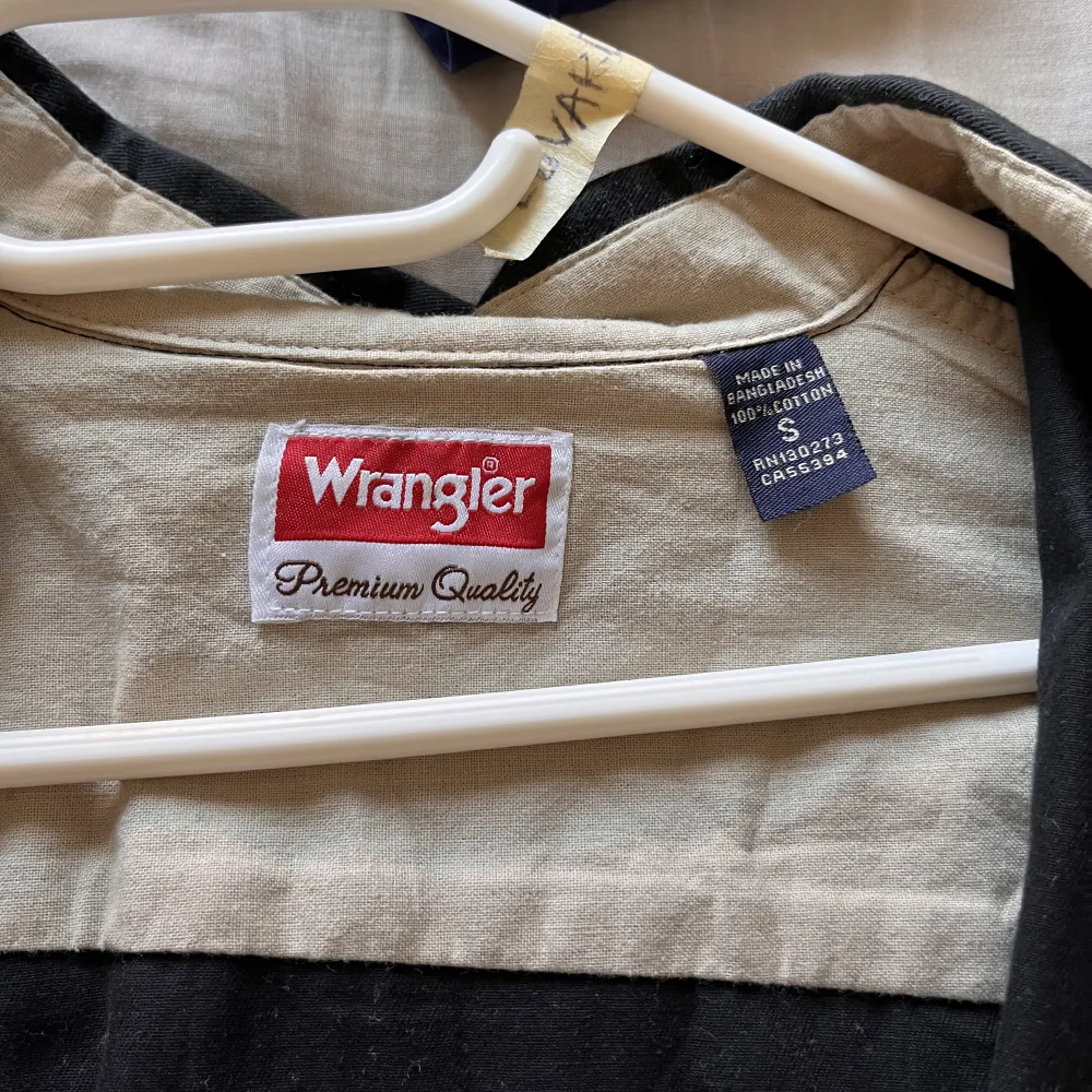 Vintage wrangler overshirt storlek S, köpt på beyondretro . Tröjor & Koftor.