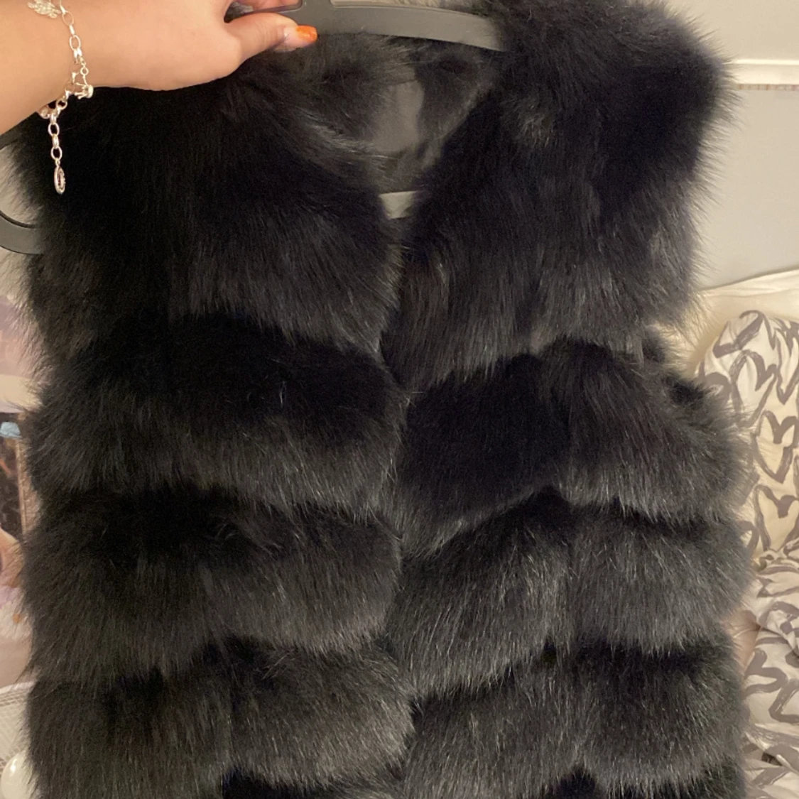 Svart äkta pälsväst 