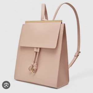Ryggsäck från ZARA  - Rosa ryggsäck från zara, princip i ny skick 