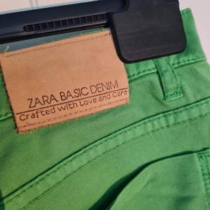 Fina gröna jeans från Zara spårtsamt använd. 