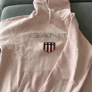 Rosa Gant Hoodie i Storlek 158/164 , 13, 14 år. Som ny