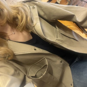 Jacka - Asnajs jacka, väldigt luftig så man blir inte för varm❤️566kr ink frakt, köp direkt för 866 ink frakt