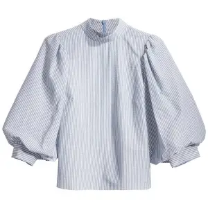 Jag säljer denna super fina Levis blusen som är perfekt till sommaren, i storlek xs. Köparen står för frakten och pris kan diskuteras :).