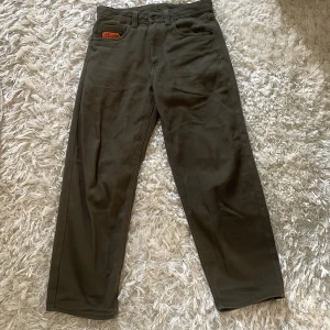 Empyre jeans - Köpte dem vintras använda 5-6 gånger säljer dem pga de är för stora för mig. 