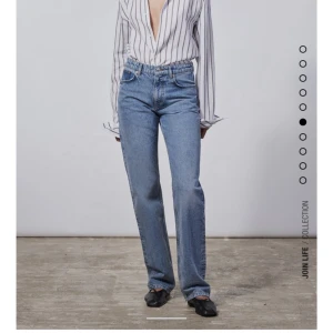 Zara mid rise jeans - Säljer mina mid rise jeans från zara i storlek 38 som inte kommer till användning! 