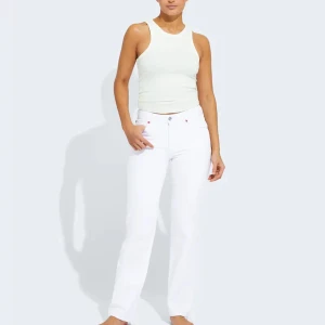 Oanvända vita jeans - W: 26 L:30. Ej genomskinliga, oanvända & prislapp kvar. För små för mig tyvärr