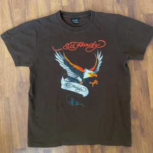 Ed hardy tisha  - Säljer en ed hardy tröja. Sitter som en L. Köpare står för frakt🤎