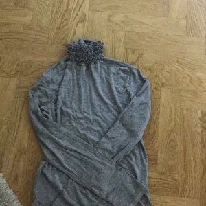 Missay  - Tun polo tröja från missay aldrig använt bra pris❤️