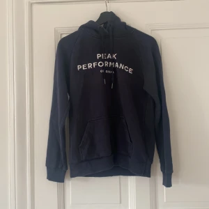 Peak performance hoodie - Säljer denna fina peakhoddien