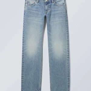 Arrow low jeans weekday 26/34 - Säljer dessa jeansen då dom är för stora🩷 skicka för fler bilder