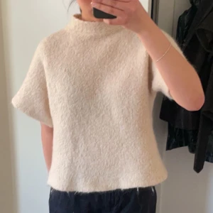 Wera tröja - Säljer denna snygga stickade ”t-shirt” från Wera!! Storlek xs💗 Skriv för fler bilder!!