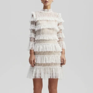 By malina klänning - Säljer min jättefina bymalina klänning som jag hade på studenten😍😍 