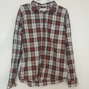 M Grifoni skjorta  - Exklusiv rutig skjorta från italienska designermärket Grufoni.  Bara använt vid  ett enda tillfälle 