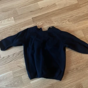 Kortärmad stickad tröja - Kortärmad stickad tröja ifrån zara💙