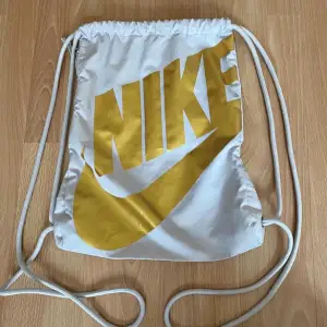 Nike gympapåse i ny skick köptes ifrån Intersport eller Stadium 