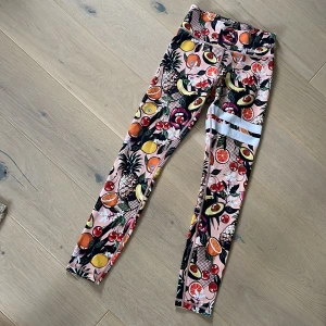 Strongertajts - Strongertajts i fint skick. Storlek S