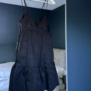 Klänning - Svart klänning från zara