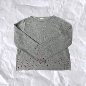 pärltröja  - mysig tröja med söta pärldetaljer 💕