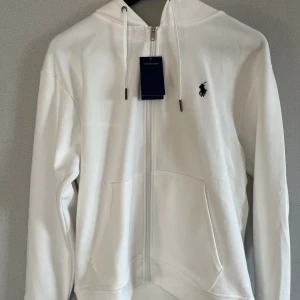 Polo Ralph Lauren Zip - Helt Ny Ralph Lauren zip hoodie Storlek S Färg vit  Pris går att diskuteras