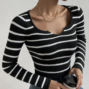 Tröja - Säljer en jättefin höst tröja med skönt material, som är endast testad, säljer pga fel storlek, köparen står för frakten💗