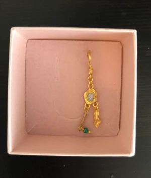 Maanesten-ørering - Camilla ørering forgyldt fra Maanesten. Aldrig brugt.  Vare tages ikke retur.  Køber betaler evt. porto.