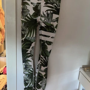 Stronger träningstights  - Stronger träningstights i bra skick🤍
