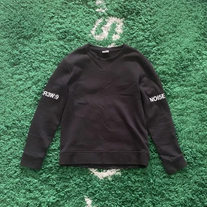 Jack & Jones  - Den är i bra Skick har knappt använt den och kommer aldrig använda den det är därför jag säljer den 