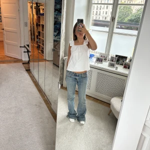 Vit topp - Säljer denna söta topp som knappt är använd köpt på Åhléns 💗👏🏽