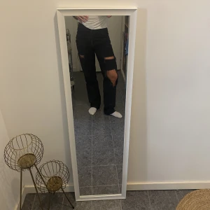 Zara byxor - Säljer ett par balla typ stentvättade byxor från Zara. Mina favoriter sedan länge men tyvärr för små numera. Flexibel med pris så tveka inte på att höra av dig! 💓