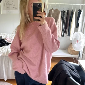 rosa stickad tröja - as snygg rosa stickad tröja från zara🩷