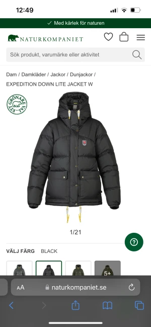 Svart Fjällräven, storlek S - Säljer min fina fjällräven. Köpt ifrån naturkomaniet förra vintern. Använde den knappt så den är som ny. Nypris 6999kr. Storlek S