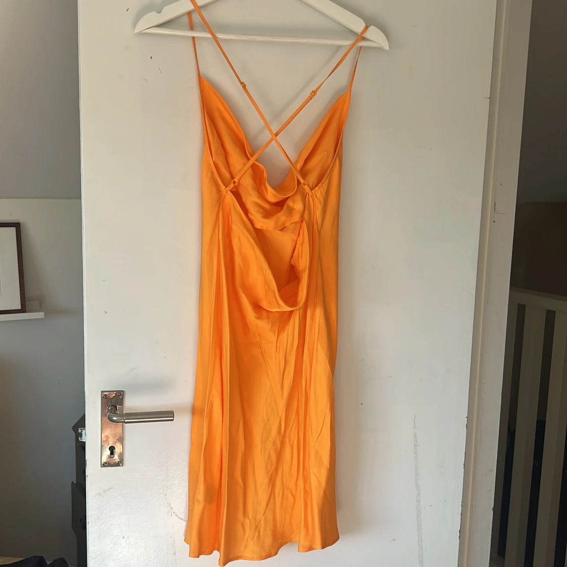 Kort satinklänning - 90