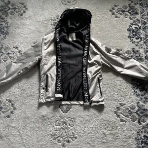 Moncler - Moncler vindjacka Grå Storlek M Bästa kvaliten