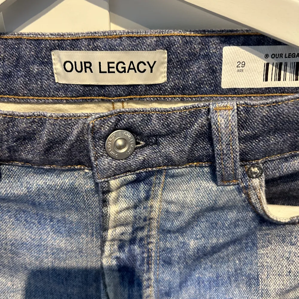 Ett par Our legacy third cut jeans, Köpt för ett tag sedan och har använt oerhört sparsamt, cirkus 4-5 gånger. Riktigt sköna och snygga. . Jeans & Byxor.