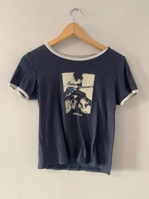 Tshirt - Blå T-shirt av brandy Melville 