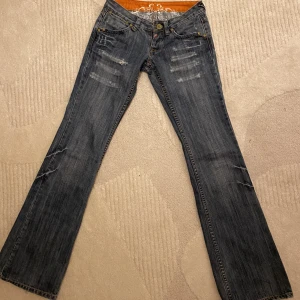 lågmidjade bootcut - y2k lågmidjade bootcut jeans