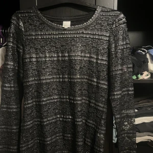 Jättesnygg långärmad festtopp från Inwear💞💞 - Köpt för 500💞 aldrig använd!