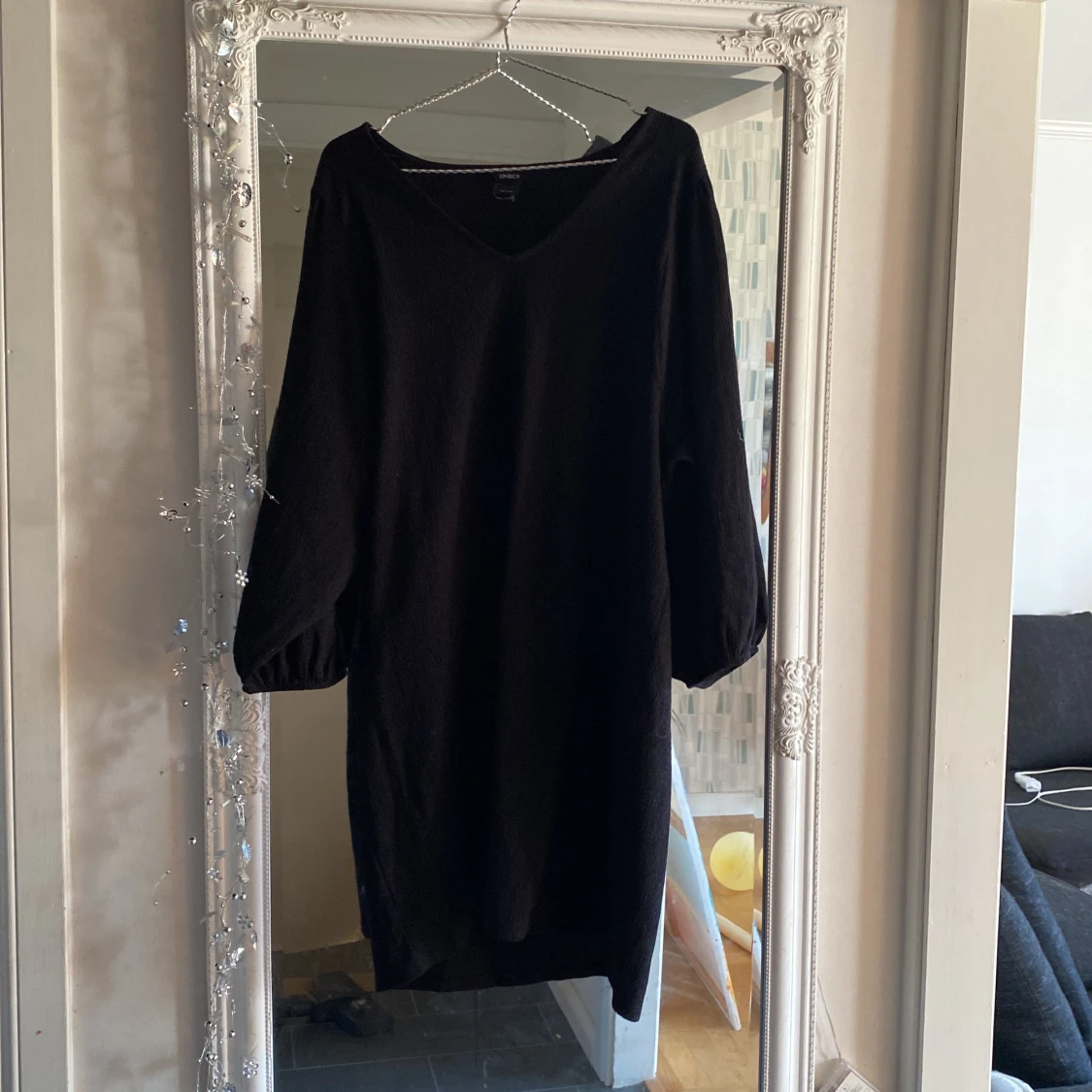 V ringad klänning 🤍