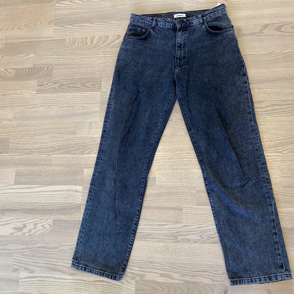 Woodbird jeans i nyaste skicket man kan hitta då jag bara använt dom 2 gånger. Köptes för 900kr och jag säljer dom nu för 549, priset är inte fast men som sagt byxorna är i superfint skick utan några märken eller liknande! Skriv vid frågor😃. Jeans & Byxor.