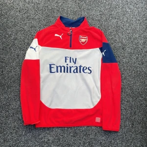 Arsenal Träningströja - Säljer min nästan oanvända arsenal träningströja. Pris 399 Storlek S, hör av er för mera info👌