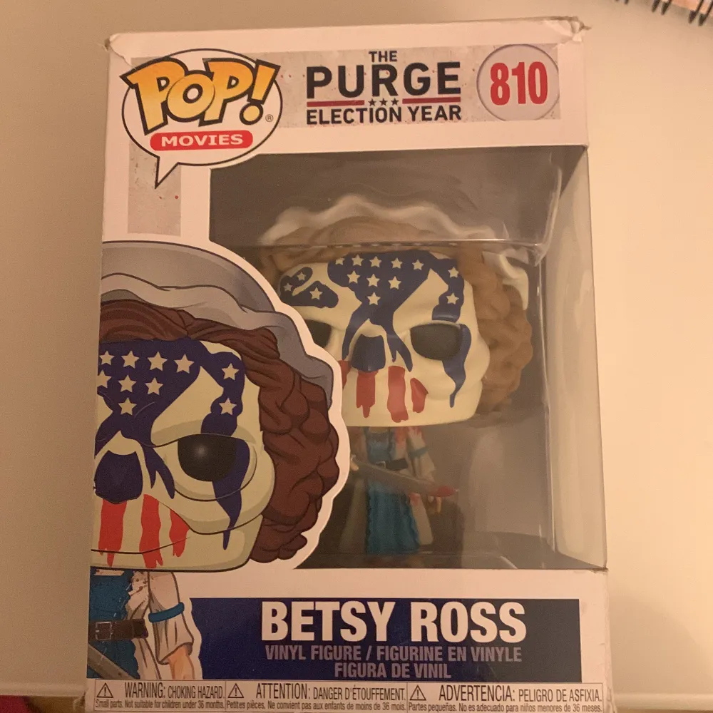 Hej jag säljer min funko pop Betsy Rosa från the purge Paketet är skadat men inte dockan. Övrigt.