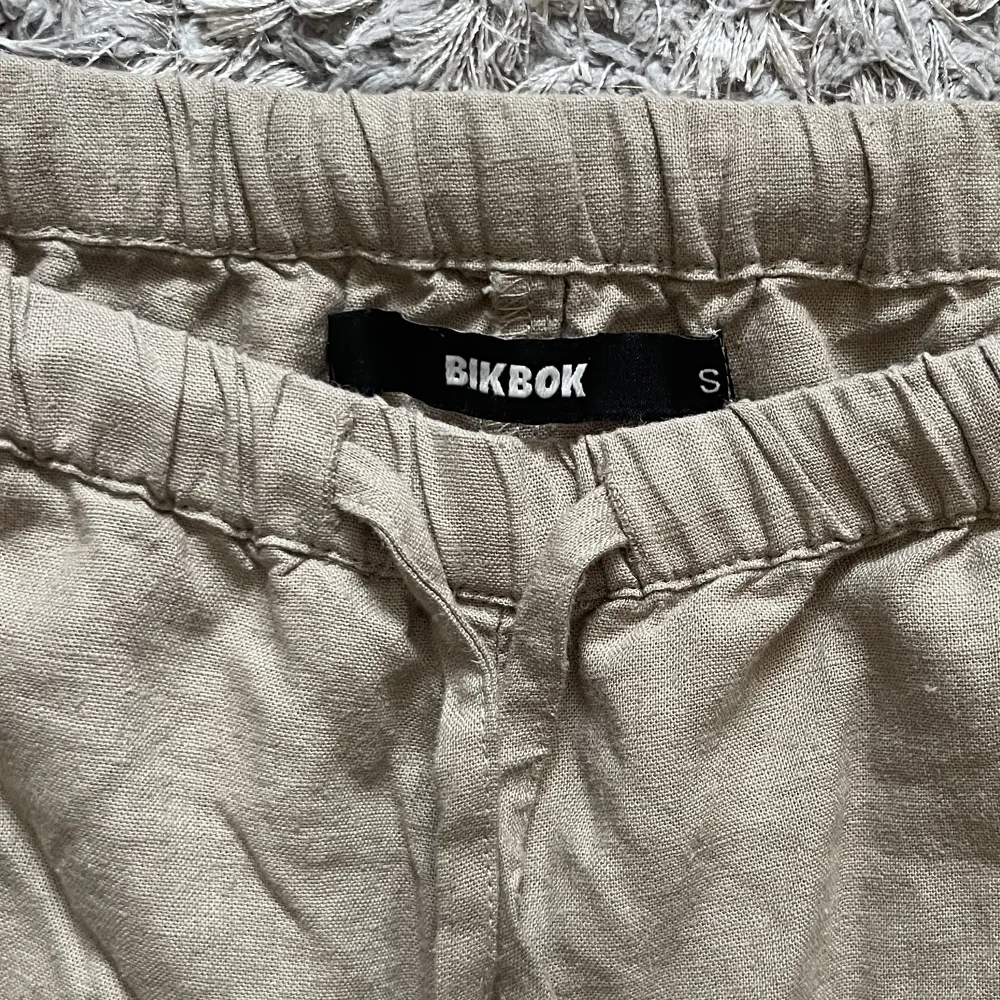 Inköpta från BikBok, aldrig använt!  Nypris ca 459kr 💕. Jeans & Byxor.